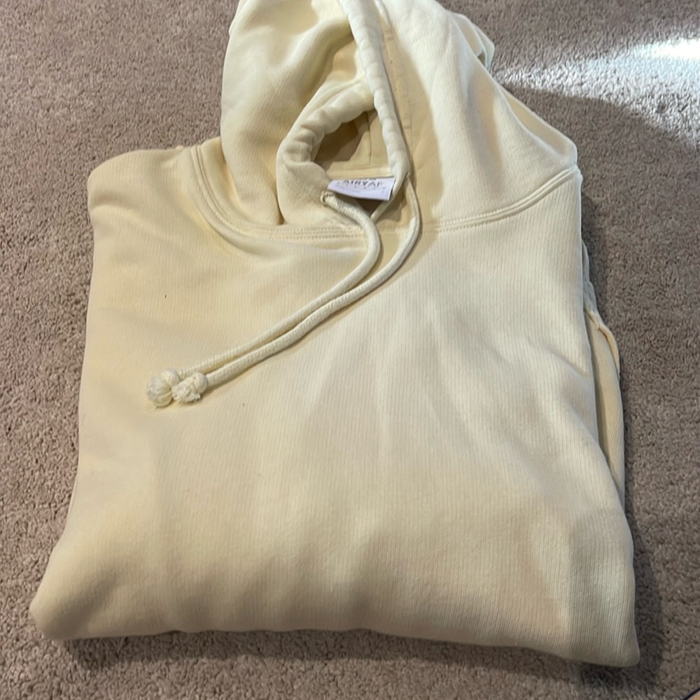 TNA cozy Af yellow sweat pants med matching TNA Airy af fleece sweatshirt size 2